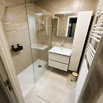 Modern Met Terras & Privegarage - 50m Apartment Ostend