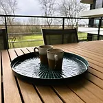 Modern Met Terras & Privegarage - 50m Apartament *