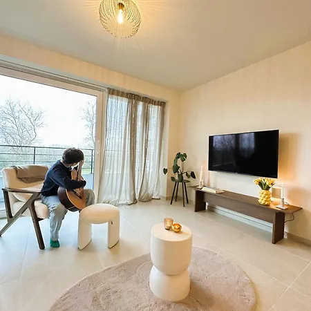 Modern Met Terras & Privegarage - 50m Apartment *