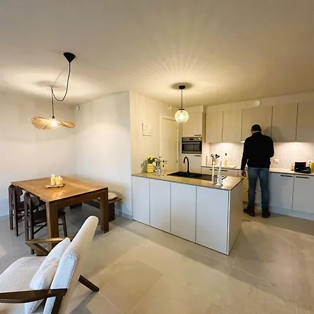 Modern Met Terras & Privegarage - 50m Apartment