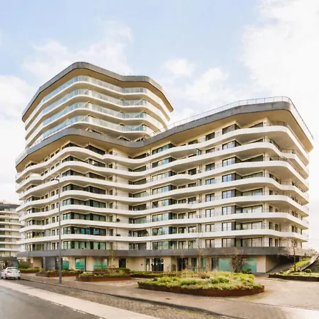 Modern Met Terras & Privegarage - 50m Apartment