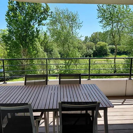 Modern Met Terras & Privegarage - 50m Apartment
